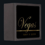 Elegantes Schwarzes und GoldVegas giftbox Schachtel<br><div class="desc">Elegante Schwarzes und Goldvegas-Geschenkboxen mit zwei Herzen durch den Buchstaben V in Vegas.  Hochzeitsdatum unter den Goldstreifen kann zu besonders angefertigt werden,  was Text Sie mögen.  Perfektes Geschenk für Brautjungfern,  Trauzeugin oder Lieblingslas- vegasliebhaber.</div>