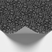 Elegantes Schwarzes Wasser Weißer Winter Schneeflo Geschenkpapier (Ecke)