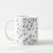 Elegantes Schwarzes Wildblume Doodles Muster Kaffeetasse (Links)