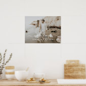 Elegantes Script Beach Themed Wedding Willkommensz Poster (Küche)