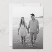 Elegantes Script Black and White Wedding Foto Save The Date (Vorderseite)