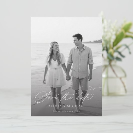 Elegantes Script Black and White Wedding Foto Save The Date (Stehend Vorderseite)