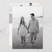 Elegantes Script Black and White Wedding Foto Save The Date (Vorne/Hinten)