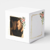 Elegantes Script Black and White Wedding Willkomme Geschenkschachtel (Rückseite)