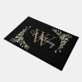 Elegantes Script Black Gold Monogram Greenery Fußmatte (Schrägansicht)