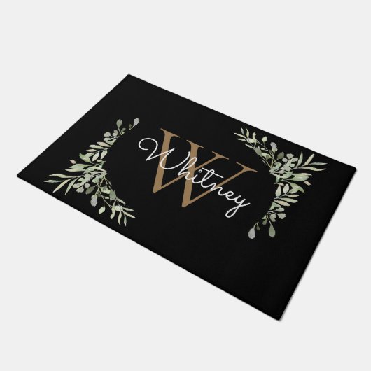 Elegantes Script Black Gold Monogram Greenery Fußmatte (Schrägansicht)