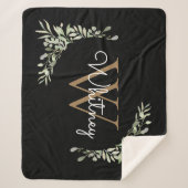 Elegantes Script Black Gold Monogram Greenery Sherpadecke (Vorderseite)