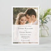Elegantes Script Black & White Overlay Foto Hochze Einladung (Stehend Vorderseite)