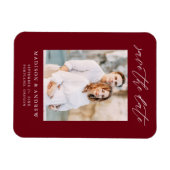 Elegantes Script Burgundy Foto Save the Date Magnet (Horizontal)