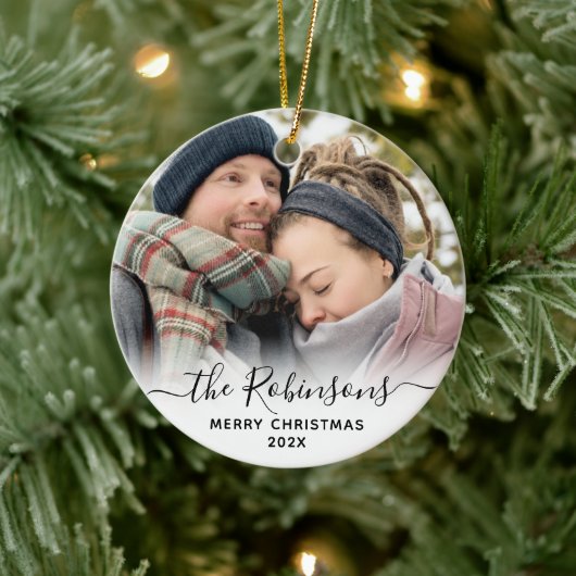 Elegantes Script Couple Name Foto Frohe Weihnachte Keramik Ornament (Baum)