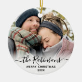 Elegantes Script Couple Name Foto Frohe Weihnachte Keramik Ornament (Vorne)