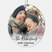 Elegantes Script Couple Name Foto Frohe Weihnachte Keramik Ornament (Links)