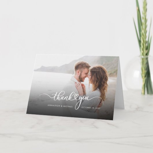 Elegantes Script Couples Foto Hochzeit Dankeskarte (Vorderseite)