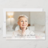 Elegantes Script Cross Beerdigung Foto Danke Karte (Rückseite)