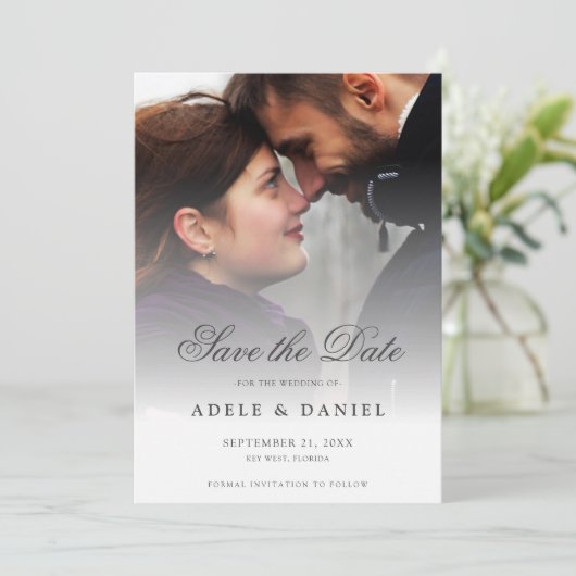 Elegantes Script Custom Foto Save the Date Hochzei (Stehend Vorderseite)