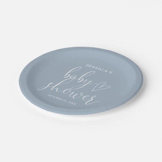 Elegantes Script Dusty Blue Baby Shower Pappteller (Schrägansicht)