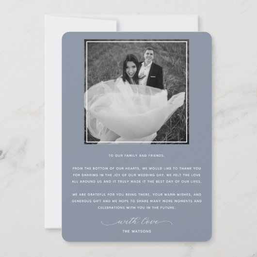 Elegantes Script Dusty Blue Modern Wedding Foto Dankeskarte (Rückseite)