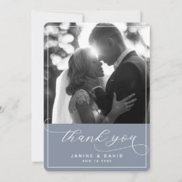 Elegantes Script Dusty Blue Modern Wedding Foto Dankeskarte