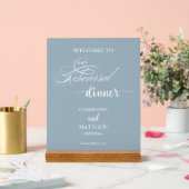 Elegantes Script Dusty Blue Probe Dinner Willkomme Acrylschild (Hochzeit)