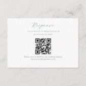 Elegantes Script Dusty Blue Wedding QR Code UAwg Begleitkarte (Vorderseite)