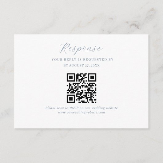 Elegantes Script Dusty Blue Wedding QR Code UAwg Begleitkarte (Vorderseite)