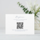 Elegantes Script Dusty Blue Wedding QR Code UAwg Begleitkarte (Stehend Vorderseite)