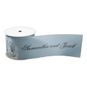 Elegantes Script Dusty Blue Wedding Satinband (Spule)