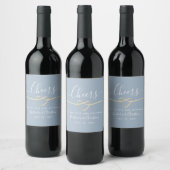 Elegantes Script Dusty Blue Wedding Wine Label Weinetikett (Flaschen)