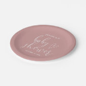 Elegantes Script Dusty Rose Pink Baby Shower Pappteller (Schrägansicht)