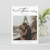 Elegantes Script Eiffel Tower Romantisches Foto Ho Save The Date (Stehend Vorderseite)