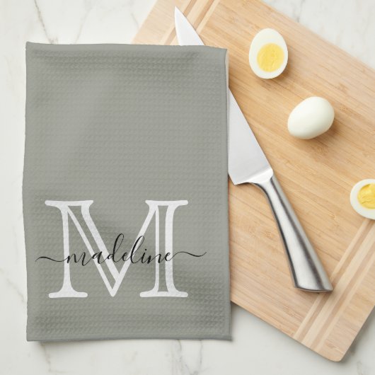 Elegantes Script Evergreen Fog Monogram Geschirrtuch (Viertel Falte)