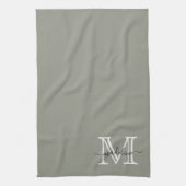 Elegantes Script Evergreen Fog Monogram Geschirrtuch (Vertikal)