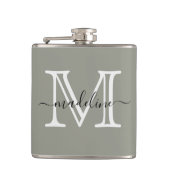 Elegantes Script Evergreen Fog Monogram Kitchen Flachmann (Vorderseite)