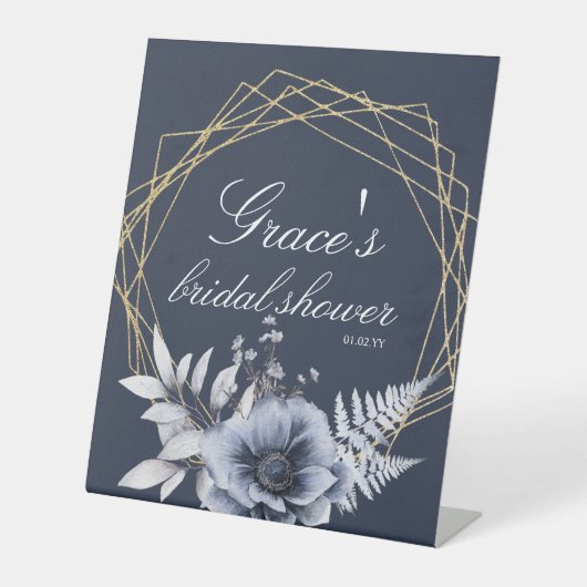 Elegantes Script Floral Dusty Blue Brautparty Sockelschild (Vorderseite)