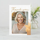 Elegantes Script Foliage Foto Geburtstag Dankeskarte (Stehend Vorderseite)