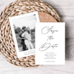 Elegantes Script-Foto auf der Rückseite, Petite We Save The Date<br><div class="desc">Diese Ankündigung Datum freihalten enthält eine elegante Skriptüberschrift und Ihren eigenen Text,  mit einem Foto auf der Rückseite. Verwenden Sie die Vorlage,  um Ihre Informationen hinzuzufügen. Die Farben und das Foto-Filter (Schwarzweiß oder Farbe) können mit dem Design-Tool geändert werden.</div>