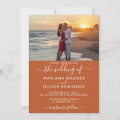 Elegantes Script Foto Boho Terracotta Wedding Einladung (Vorderseite)