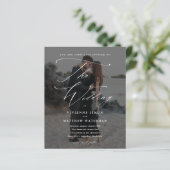 Elegantes Script-Foto-Budget Einladung zur Hochzei (Stehend Vorderseite)