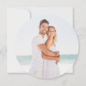 Elegantes Script-Foto Hochzeitkreis Einladung (Rückseite)