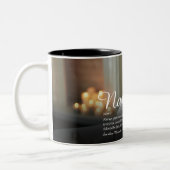 Elegantes Script-Foto Oma Nana Definition Zweifarbige Tasse (Links)