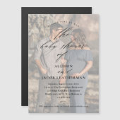 Elegantes Script Foto Overlay Kinderdusche Magneteinladung (Vorne/Hinten)