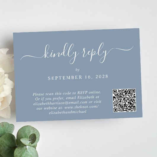 Elegantes Script Foto QR Code Dusty Blue Wedding RSVP Karte