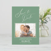 Elegantes Script Foto Sage Green Save the Date (Stehend Vorderseite)