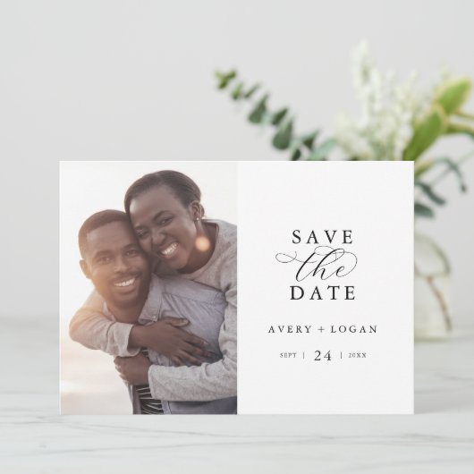 Elegantes Script-Foto Save the Date (Stehend Vorderseite)