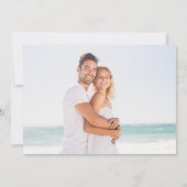 Elegantes Script Foto Weiß und Schwarz Hochzeit Einladung (Rückseite)