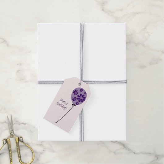 Elegantes Script Glücklich zum Geburtstag! Violet Geschenkanhänger (Mit Garn)