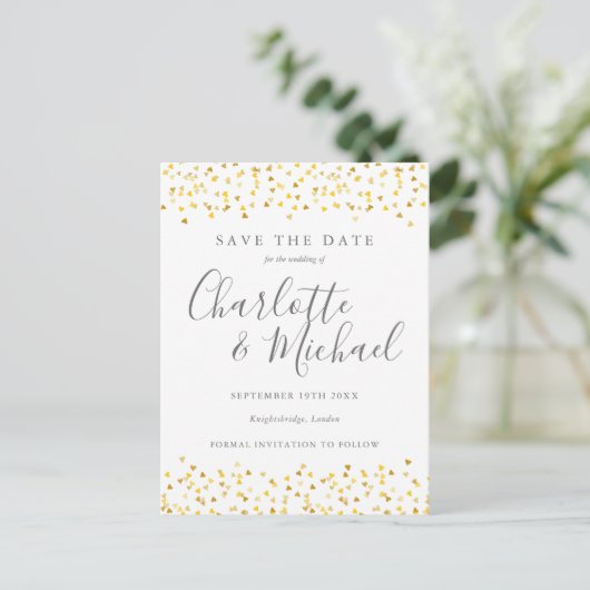 Elegantes Script Gold Hearts Confetti Save the Dat Postkarte (Stehend Vorderseite)