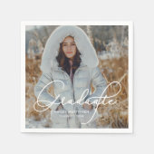 Elegantes Script Graduate Foto und Name Serviette (Vorderseite)