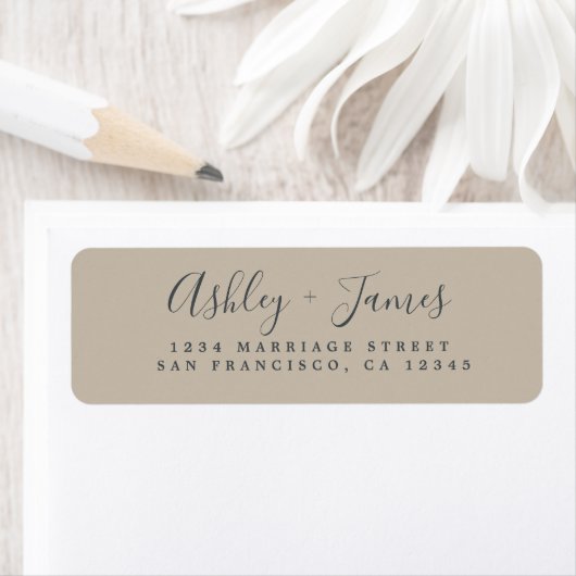 Elegantes Script Gray Wedding Return Address Label (Insitu)