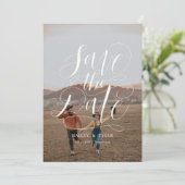 Elegantes Script Handschrift Overlay Volles Foto Save The Date (Stehend Vorderseite)